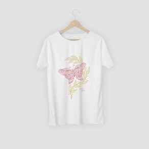 Camiseta con mariposa modernista