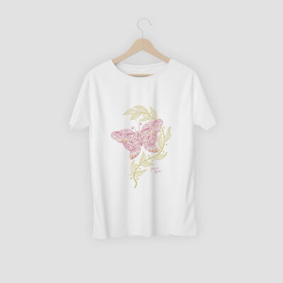 Camiseta con mariposa modernista