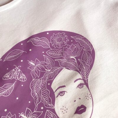 Detalle camiseta Musa Universo